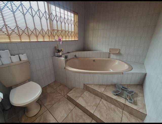 4 BEDROOM HOUSE FOR SALE IN VANDERBIJLPARK SE 3